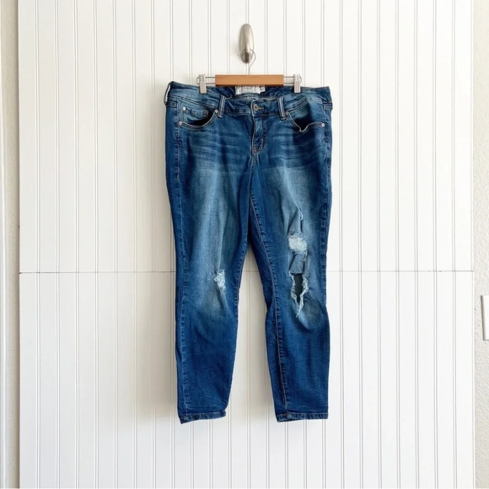 Torrid Size 14 Distressed Denim Jeans Cut 202087